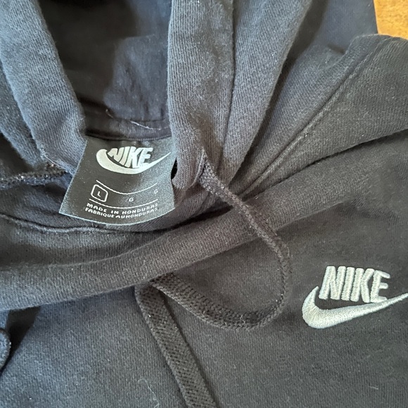 Champion and Nike Vintage Clothing for Cheap! - Picture 4 of 8